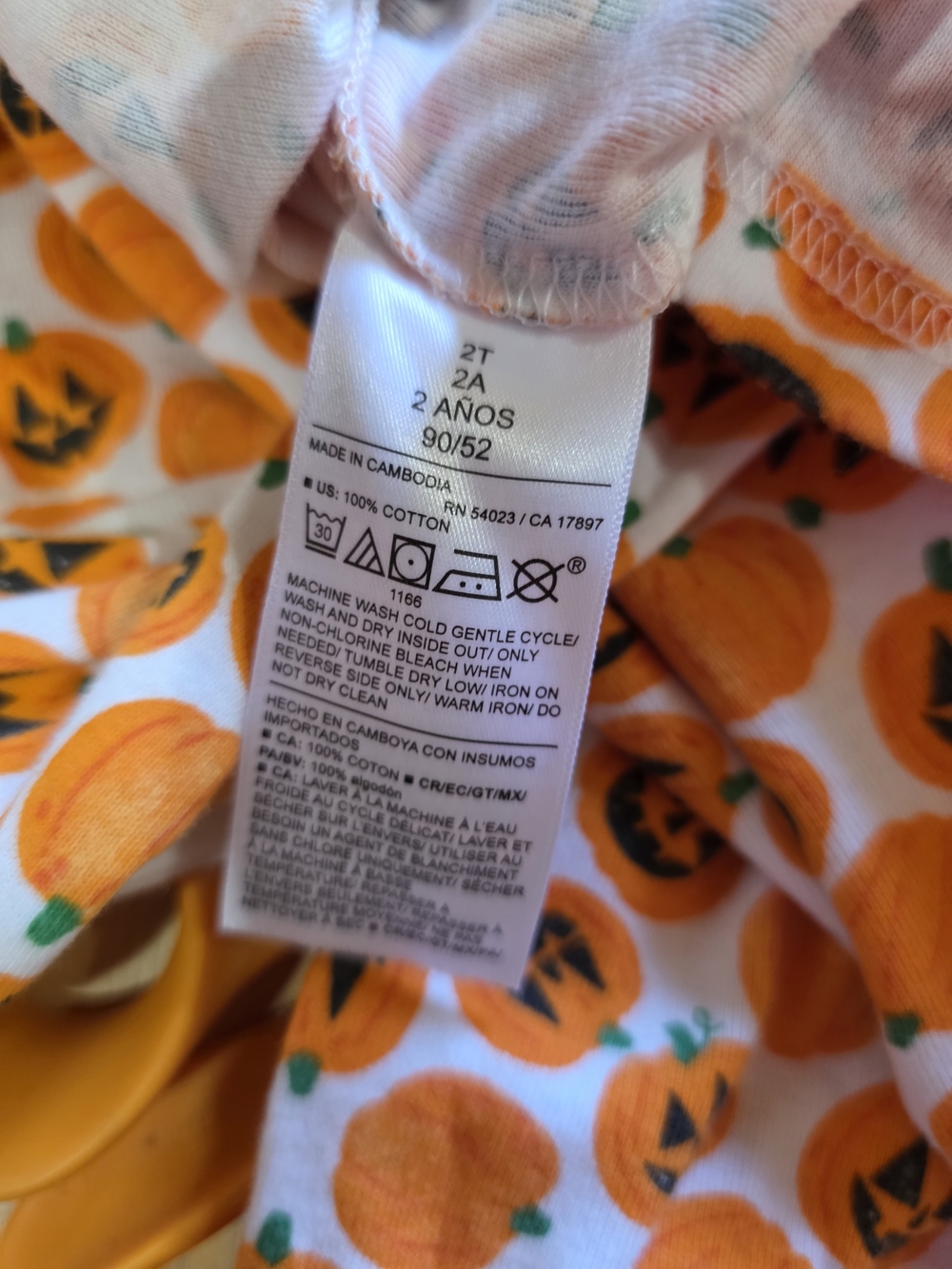 Old navy Toddler Pajamas Size 2T Halloween Pumpkins - Picture 6 of 7